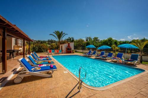 Androniki Luxury Villa Sea Views Pool Bbq Wifi A/c