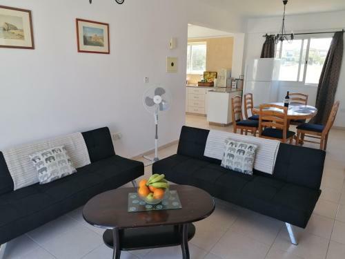 3 Bedroom 2 Bathroom Spacious Apartment With Communal Pool