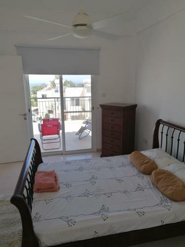 3 Bedroom 2 Bathroom Spacious Apartment With Communal Pool