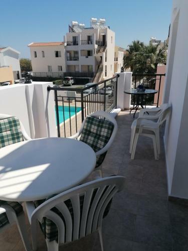 3 Bedroom 2 Bathroom Spacious Apartment With Communal Pool