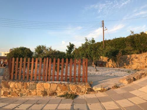 Pomos Small Sunny House