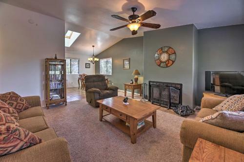 Peaceful Heber Getaway With Deck And Fire Pit!