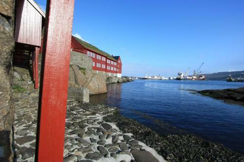 Modern Apartment Near Beach, Marina & City Centre