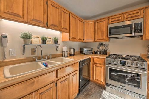 Pinetop Lakes Getaway With Wraparound Deck!