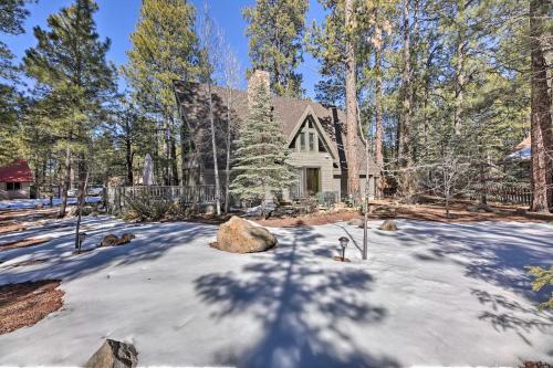 Pinetop Lakes Getaway With Wraparound Deck!