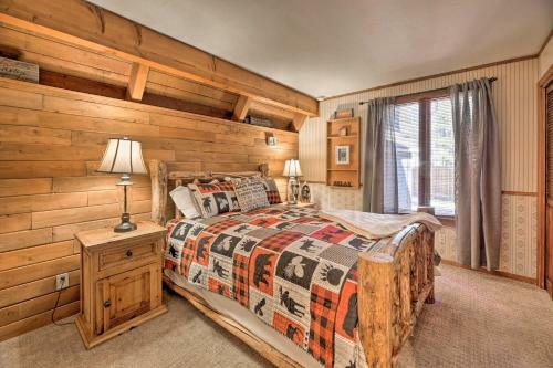 Pinetop Lakes Getaway With Wraparound Deck!