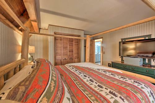 Pinetop Lakes Getaway With Wraparound Deck!