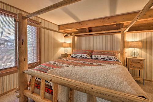 Pinetop Lakes Getaway With Wraparound Deck!