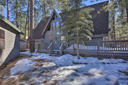 Pinetop Lakes Getaway With Wraparound Deck!