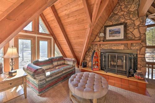 Pinetop Lakes Getaway With Wraparound Deck!