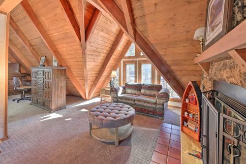 Pinetop Lakes Getaway With Wraparound Deck!