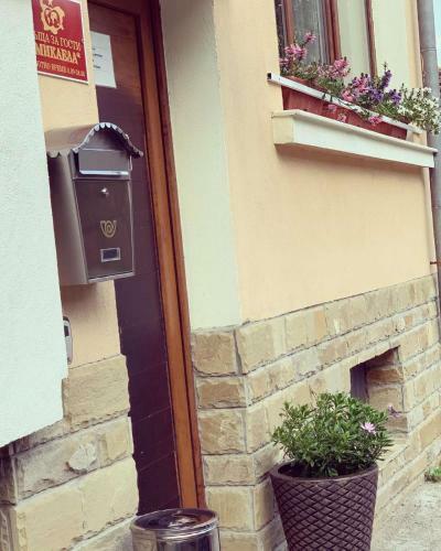 Hostal Guest House Mikaela