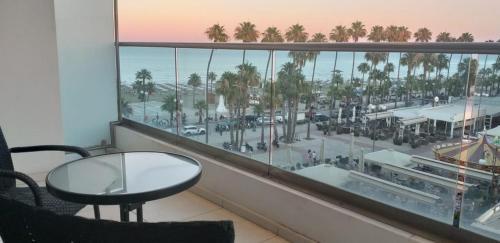 Apartamento Horizon Luxury Suite At Finikoudes Beach 304