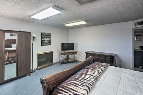 Kingman Apartment Less Than 2 Miles To Route 66 Sign!