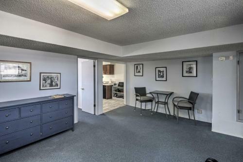Kingman Apartment Less Than 2 Miles To Route 66 Sign!