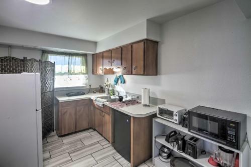 Kingman Apartment Less Than 2 Miles To Route 66 Sign!