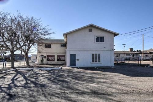 Kingman Apartment Less Than 2 Miles To Route 66 Sign!