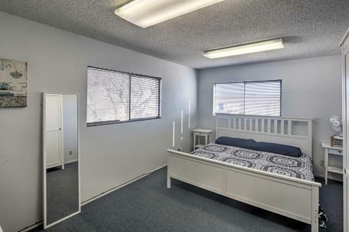 Kingman Apartment Less Than 2 Miles To Route 66 Sign!
