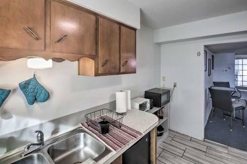 Kingman Apartment Less Than 2 Miles To Route 66 Sign!