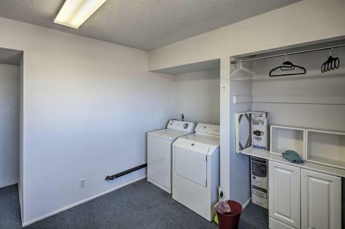 Kingman Apartment Less Than 2 Miles To Route 66 Sign!