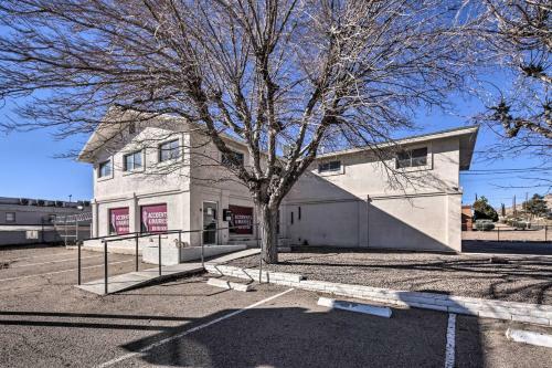 Kingman Apartment Less Than 2 Miles To Route 66 Sign!