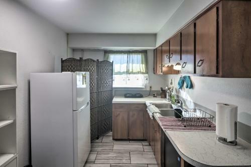 Kingman Apartment Less Than 2 Miles To Route 66 Sign!