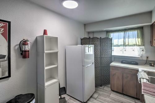 Kingman Apartment Less Than 2 Miles To Route 66 Sign!