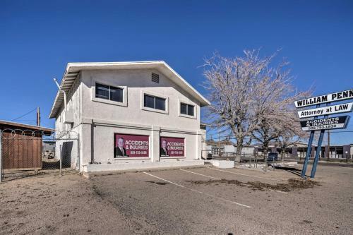 Kingman Apartment Less Than 2 Miles To Route 66 Sign!