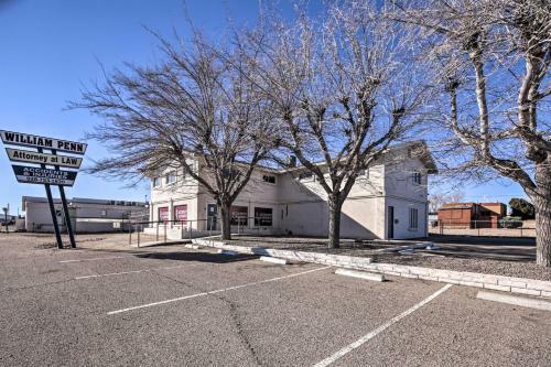 Kingman Apartment Less Than 2 Miles To Route 66 Sign!