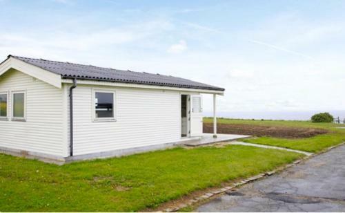 Immaculate 2-bed House At The Beach 12h