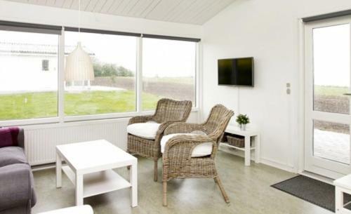 Immaculate 2-bed House At The Beach 12h