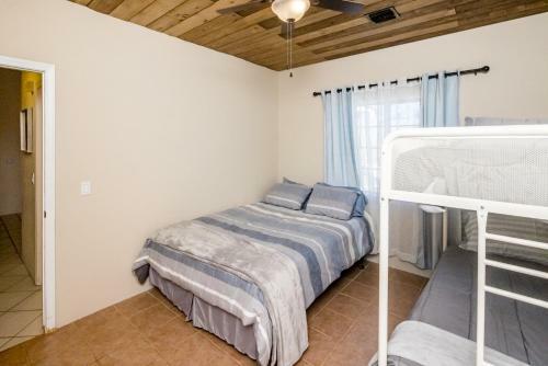 New! Desert Pool & Spa Home, Minutes To Beach!