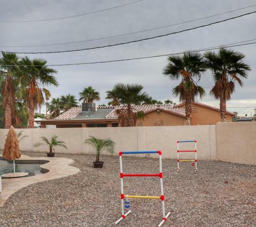 Stay Easy With A Pool & Spa, Quiet Relaxing Home!