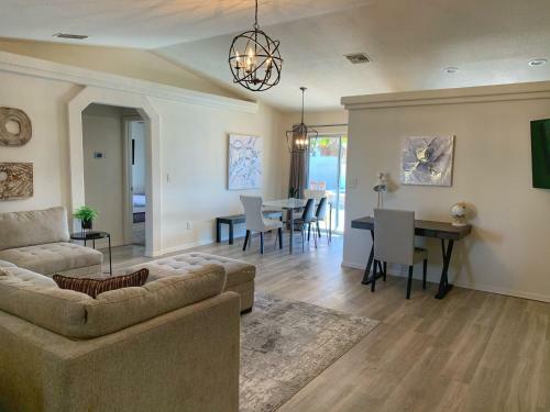 Stay Easy With A Pool & Spa, Quiet Relaxing Home!