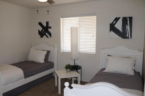 Stay Easy With A Pool & Spa, Quiet Relaxing Home!
