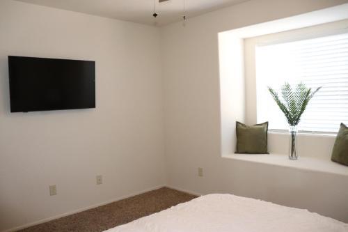 Stay Easy With A Pool & Spa, Quiet Relaxing Home!
