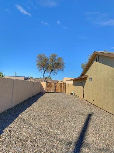 Stay Easy With A Pool & Spa, Quiet Relaxing Home!