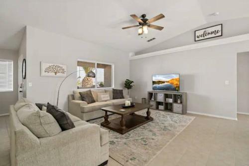 Villa Playpool Oasis-pool, Spa, Garage, Great Lake Views