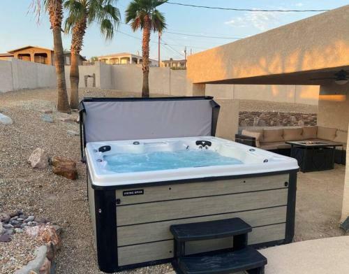 Resort Style Living W/ Pool, Spa, Games