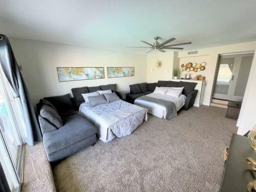 Palm Paradise Water Views Heated Pool & Spa!