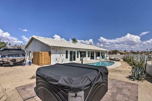 Desert Oasis With Pool 2 Miles To Lake Havasu!