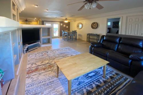Lake Havasu Locals Getaway 2 Mi To Marinas!