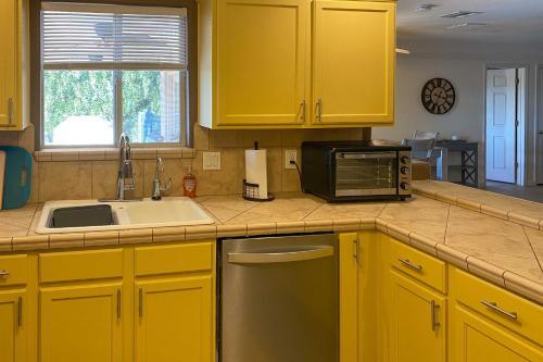 Lake Havasu Locals Getaway 2 Mi To Marinas!