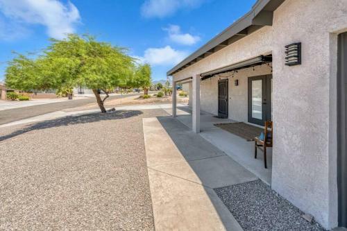 New! Beachy Lake Havasu Getaway