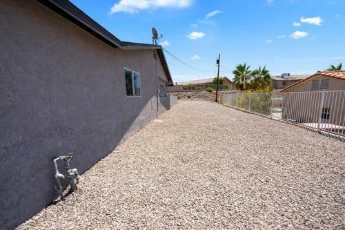 New! Beachy Lake Havasu Getaway