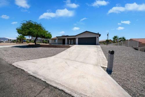 New! Beachy Lake Havasu Getaway