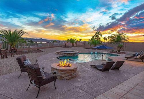 New! Lake Views Elevated Luxury W/ Heated Pool, Spa & Firepit