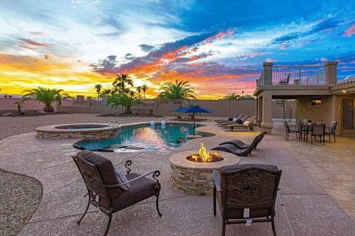 New! Lake Views Elevated Luxury W/ Heated Pool, Spa & Firepit
