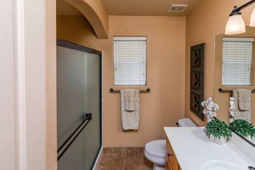 New! Lake Views Elevated Luxury W/ Heated Pool, Spa & Firepit
