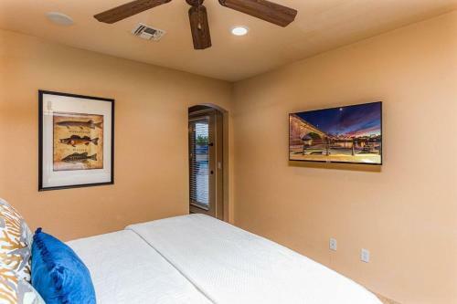 New! Lake Views Elevated Luxury W/ Heated Pool, Spa & Firepit